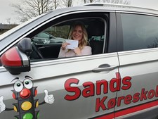 Sands Køreskole: Stort tillykke til Sascha Skoubo Leach med kørekortet!