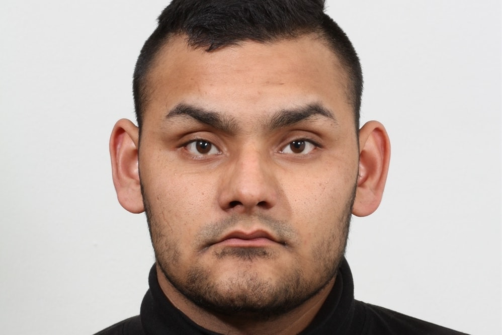 Politiet efterlyser 25-årig: Mistænkt for frihedsberøvelse