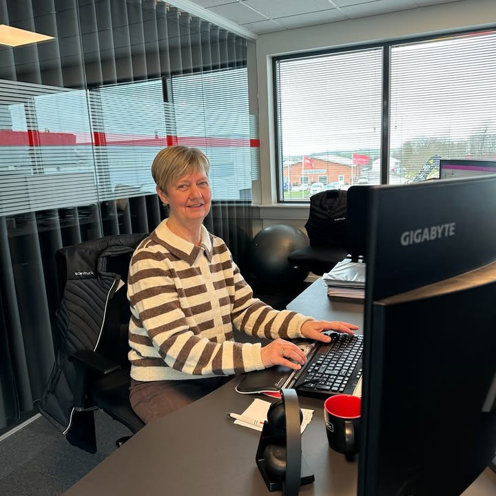 Scantruck A/S fejrer Birte Jakobsen for 20 års jubilæum