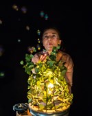 Oplev teaterforestillingen HOME i Helgenæs Forsamlingshus