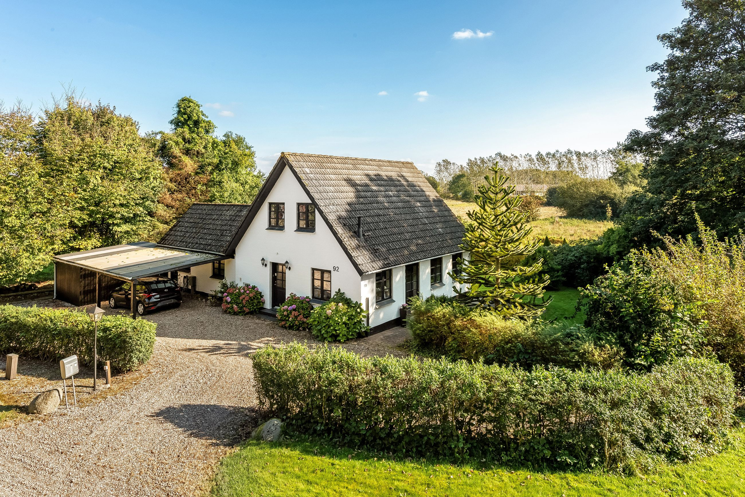 Charmerende, velholdt villa beliggende i udkanten af Øster Løgum