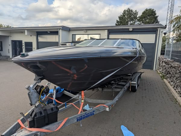 Campen Auktioner byder på Bayliner 2451 Arriva klar til nye eventyr