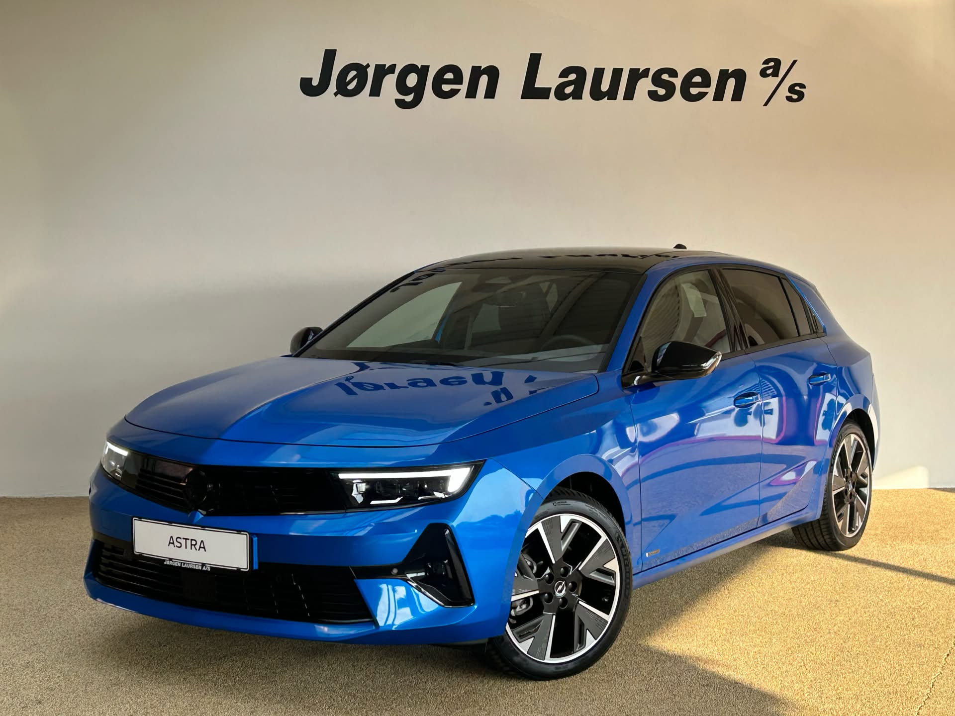 Jørgen Laursen A/S tilbyder Opel Astra-e Ultimata med lav kilometerstand og fuld udstyrspakke