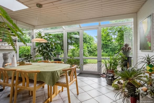 BoligOne Mogens Kragh I/S tilbyder rummelig villa i Hjerm med mulighed for hurtig overtagelse