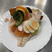 SuperBrugsen Hammerum tilbyder luksus stjerneskud til frokost eller aftensmad for 75 kr.