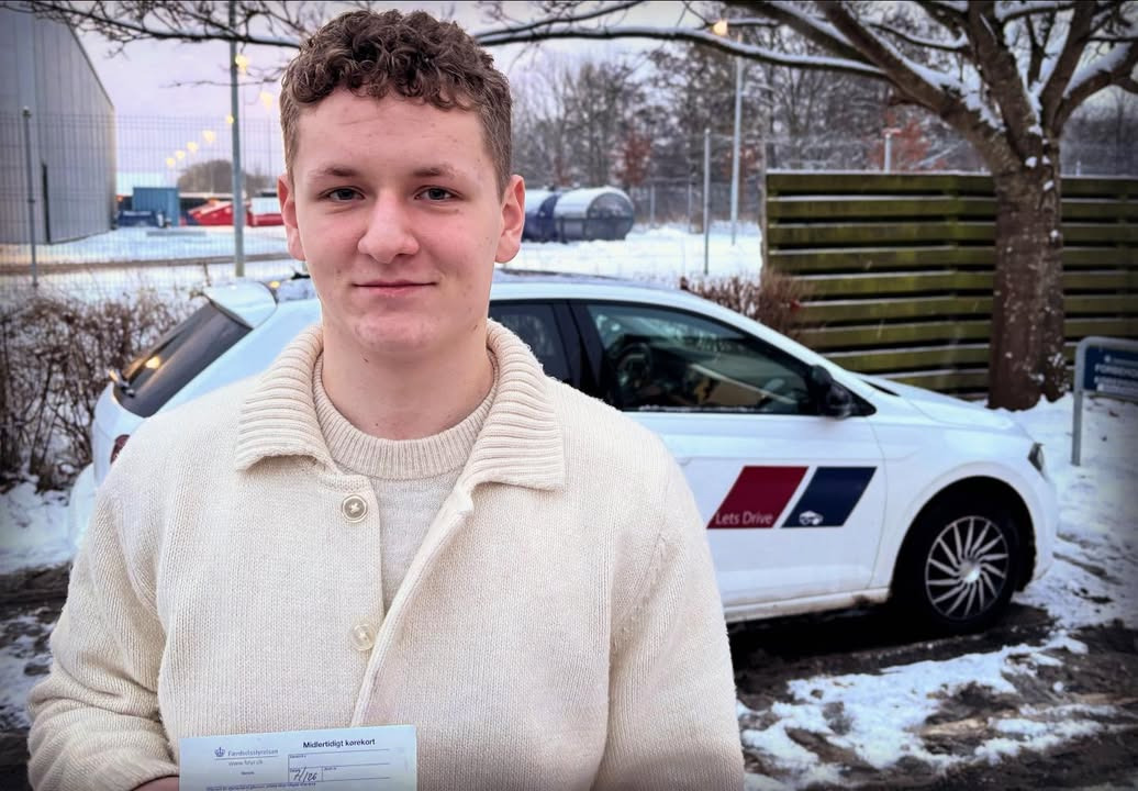 Lets Drive fejrer 10 års venten for Carl Johan med bestået køreprøve