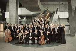 Festlig nytårskoncert i Farsø: Musikalsk aften med Caspar Phillipson og Lise Baastrup