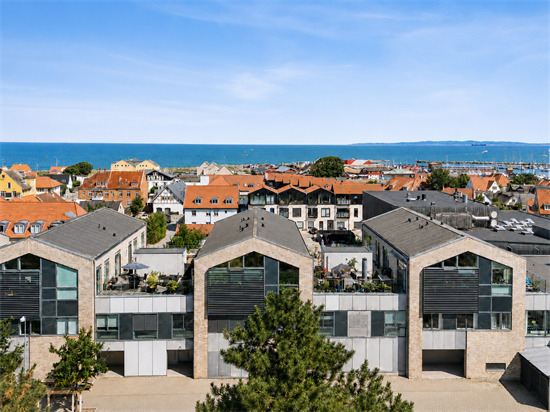 Peter Fjelstrups Vej 4 og 1 anden boliger er kommet til salg denne uge i Gilleleje - se boligerne her.