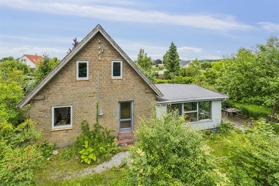 Hedensted Skovvej 7 er til salg for kun 898.000 kr.: Se de billigste boliger til salg i Hedensted her