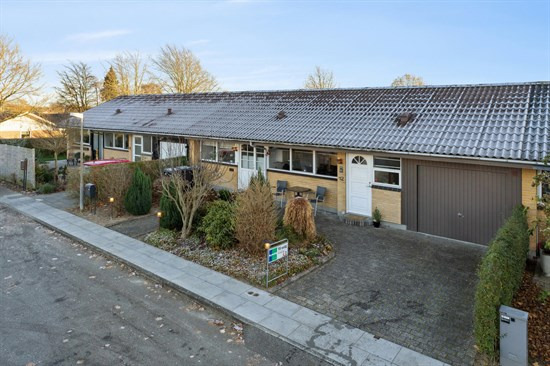 Ædelgranen 12 og 1 anden boliger er kommet til salg denne uge i Kjellerup - se boligerne her.