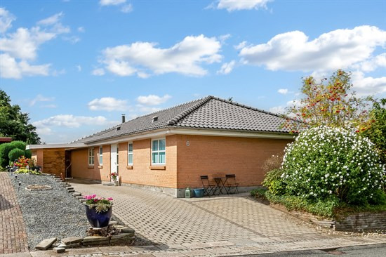 Moderne, velindrettet villa i et skønt, børnevenligt og naturskønt nabolag