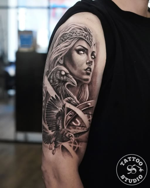 Tattoo Studio 96 Aarhus viser black & grey motiv med nordisk inspiration