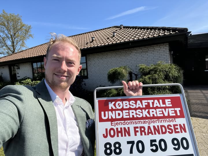Købsaftale underskrevet på Ternevej 66 i Ikast af John Frandsen Ikast