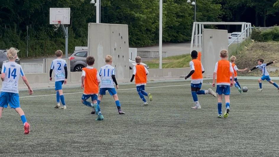 Herning KFUM kæmper sig til dramatisk uafgjort mod Herning Fremad