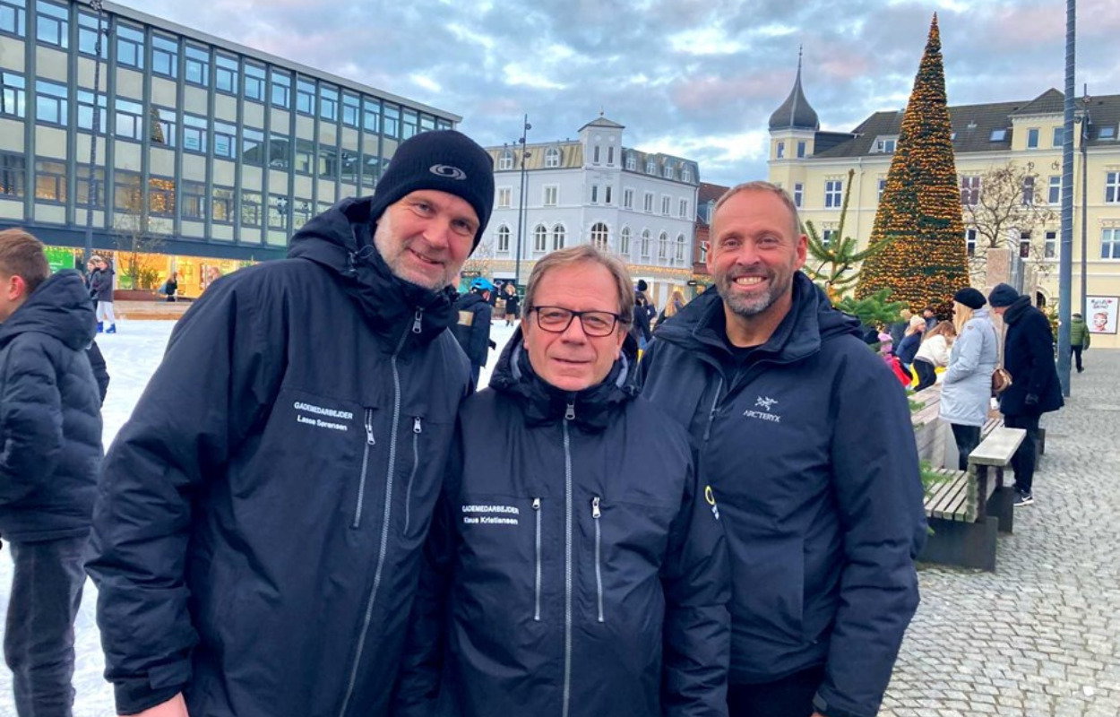 Gademedarbejdere og unge hjælpes ad: På skøjtebanen i Skive skal der være fuld blæs på hyggen