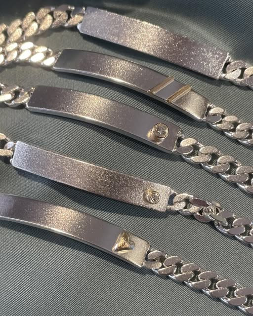 Guldsmed Lütken præsenterer armbånd til både ham og hende som den perfekte gaveidé