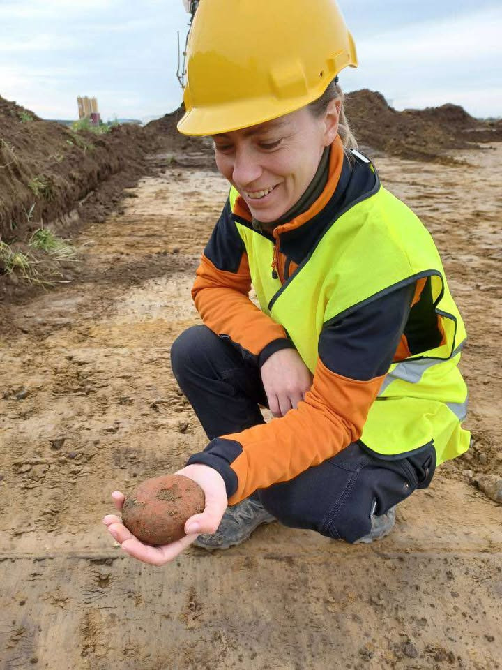 Nyt fund på Sønderlundvej: Vævevægt fra yngre jernalder afslører datidens håndværk