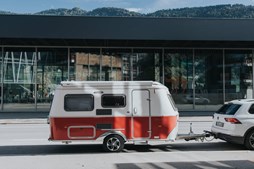 Brønderslev Caravan & Trailer Center præsenterer ERIBA Touring: Tradition møder innovation i en kompakt campingvogn
