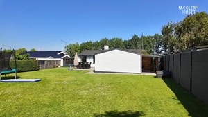 Renoveret villa med privatliv og moderne komfort i Nørresundby