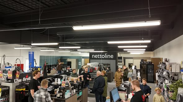 Stor opbakning og fremmøde hos Skousen Hobro trods dårligt vejr