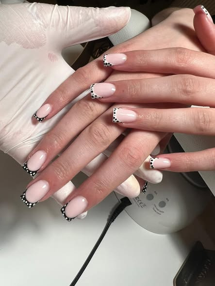 Expert Nails Risskov viser flotte negle lavet med omhu og præcision