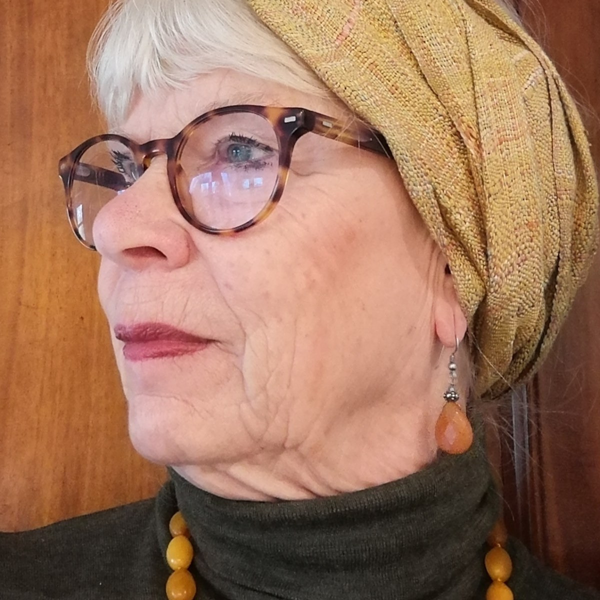Maren holder sig i gang med kultur, fællesskab og daglige svømmeture i Kattegat