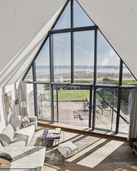 &LIVING Aalborg præsenterer arkitekttegnet bolig med panoramaudsigt over Øresund