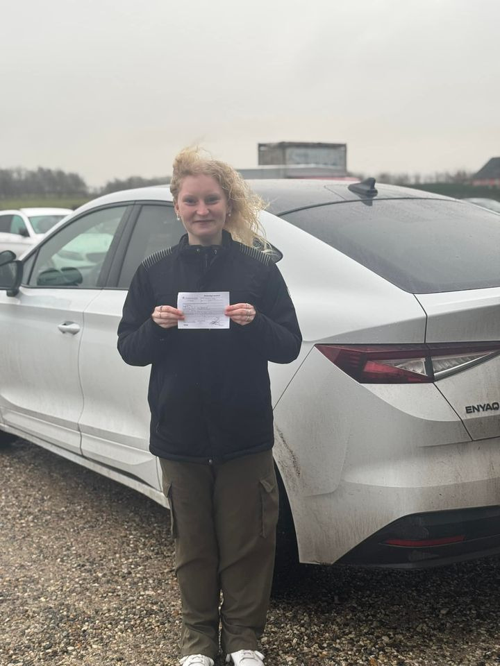 Frisdal Køreskole I/S fejrer Rikkes flotte køreprøve 