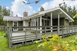 Hyggeligt og velholdt sommerhus på Fjordternevej klar til indflytning