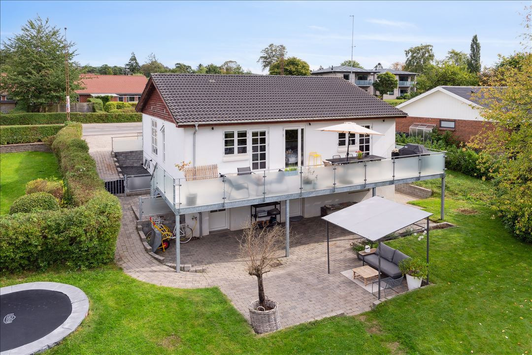 Lys og rummelig familievilla i et af Silkeborgs mest attraktive områder!