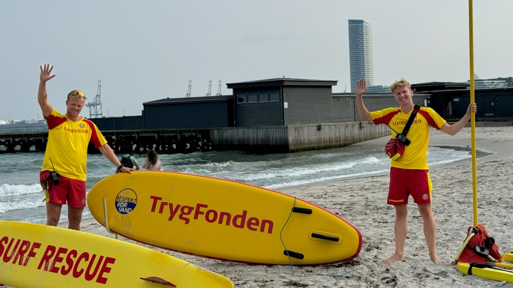 Livredderne på de østjyske strande takker af for i år: Vinden skabte farlige situationer for badegæsterne