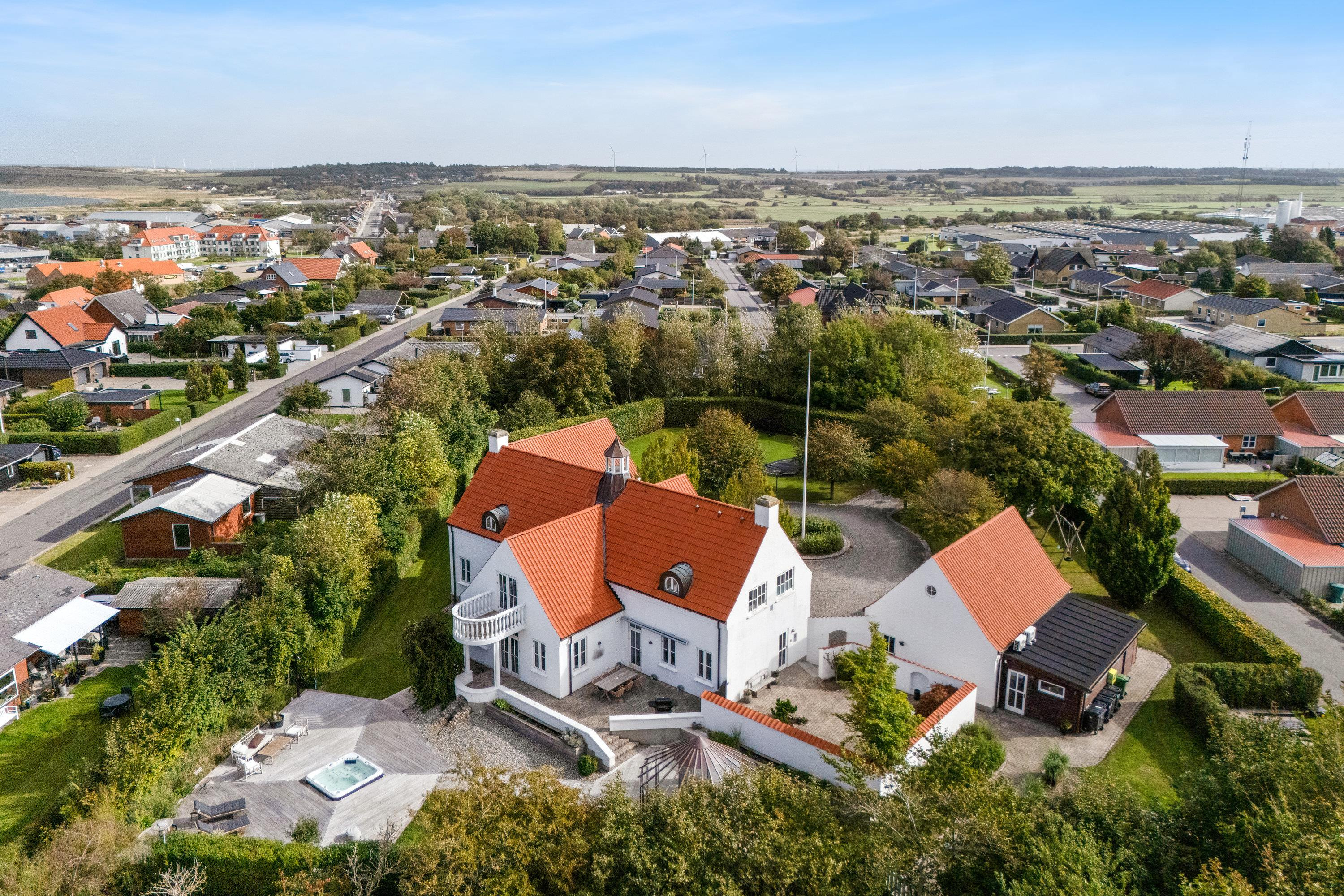 Til salg hos Mæglerhuset  Asger Larsen: Eksklusiv liebhavervilla i hjertet af Løgstør