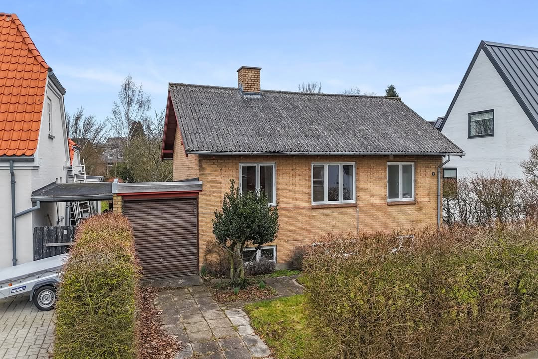Mæglerhuset præsenterer velholdt villa med potentiale i Vodskov