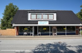 Alle slags kunder, kendte som ukendte, køber sko i Elling Sko