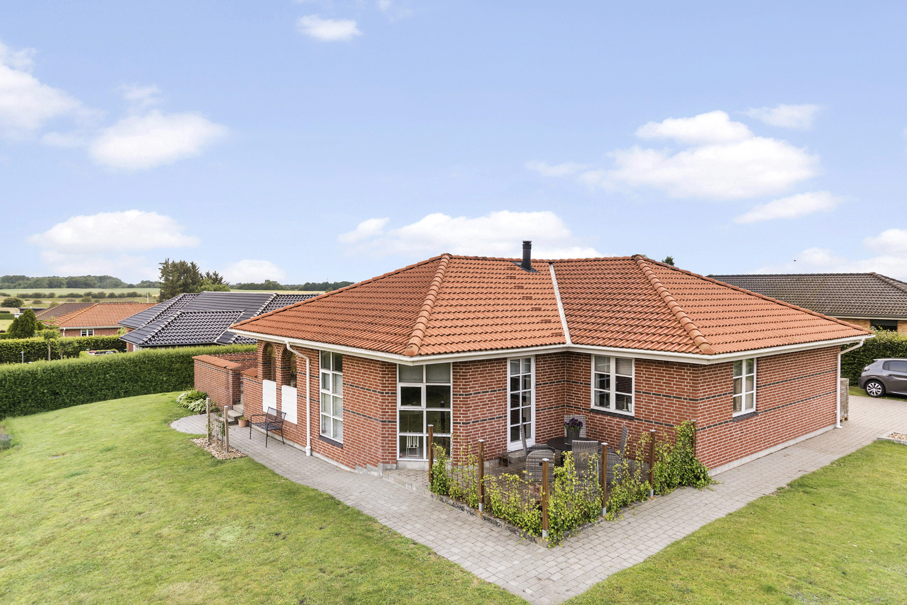 Skøn børnevenlig etplansvilla i det attraktive villakvarter ved Fuglesøen i Vojens