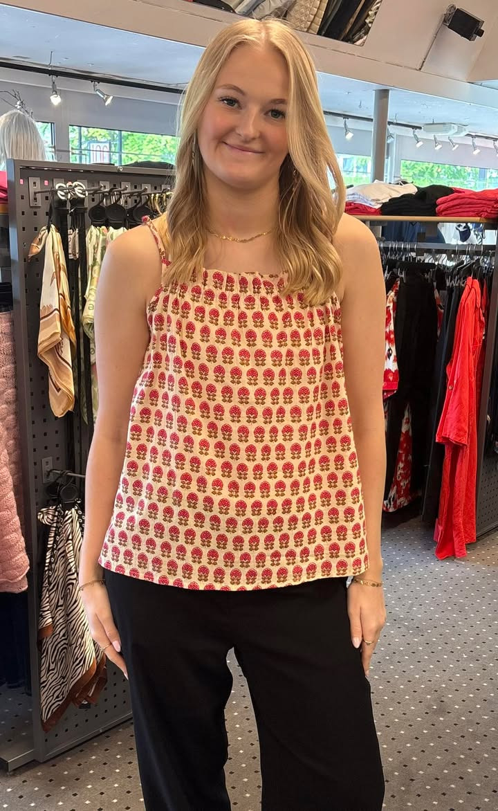 Rosengreen tilbyder sød top fra Black Colour til halv pris