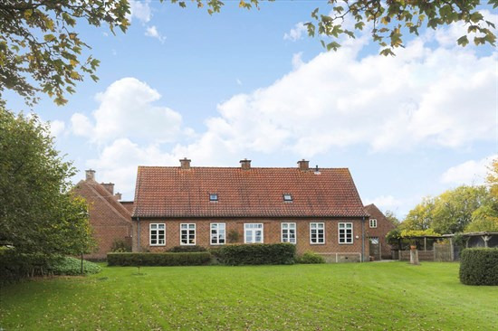 Pris sat ned med 400.000 kr. på Hagenstrupvej 34