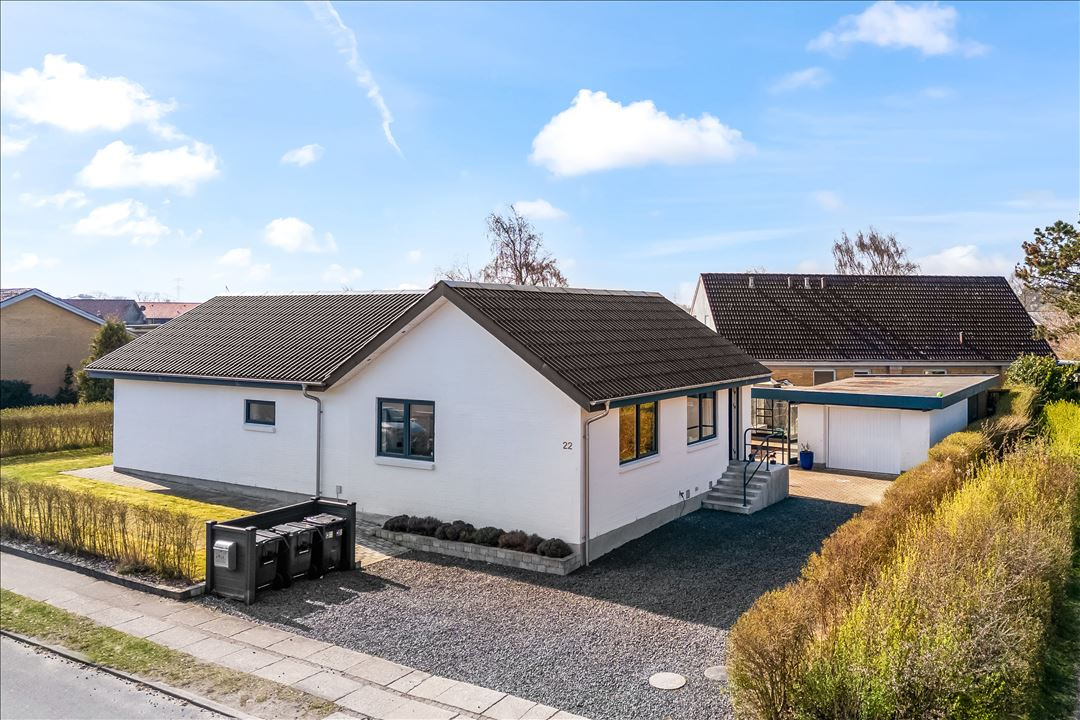 Totalrenoveret familievilla med god plads og skøn beliggenhed