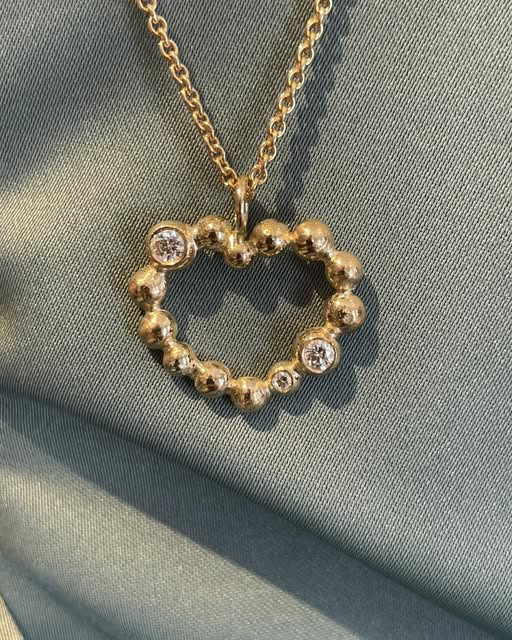 Guldsmed Lütken inviterer til sidste chance for julegaver med diamanthjerter inden ferie