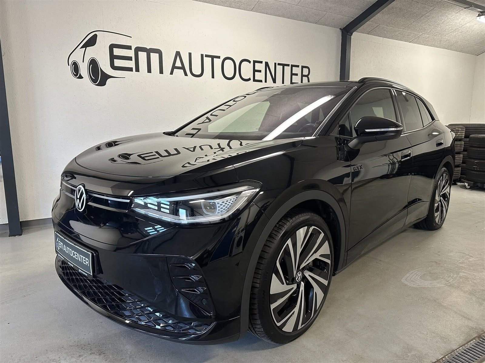 EM AUTOCENTER ApS opfordrer til at booke en prøvetur i VW ID.4 i dag