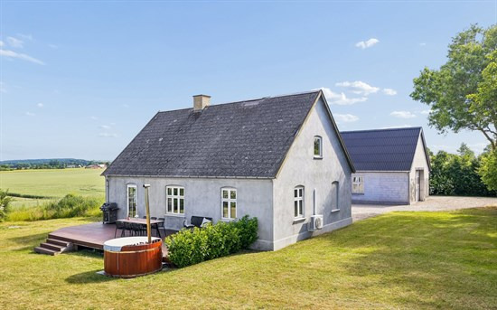 Bækkeviggårdsvej 6 og 1 anden boliger er kommet til salg denne uge i Høng - se boligerne her.