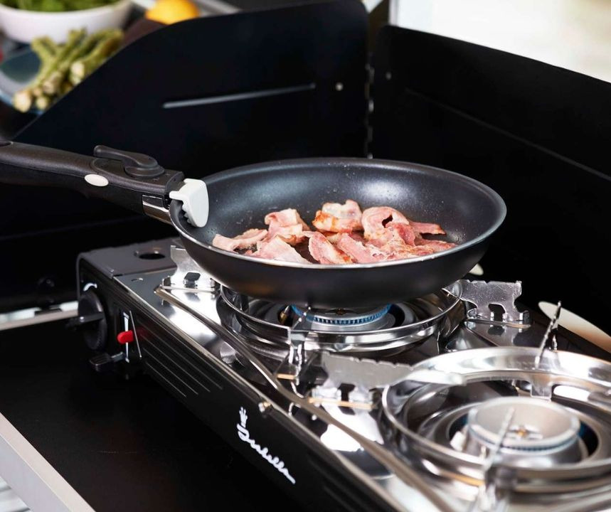 Julegaveidé fra HINSHØJ CARVAN: Gryde- og pandesæt fra Isabella