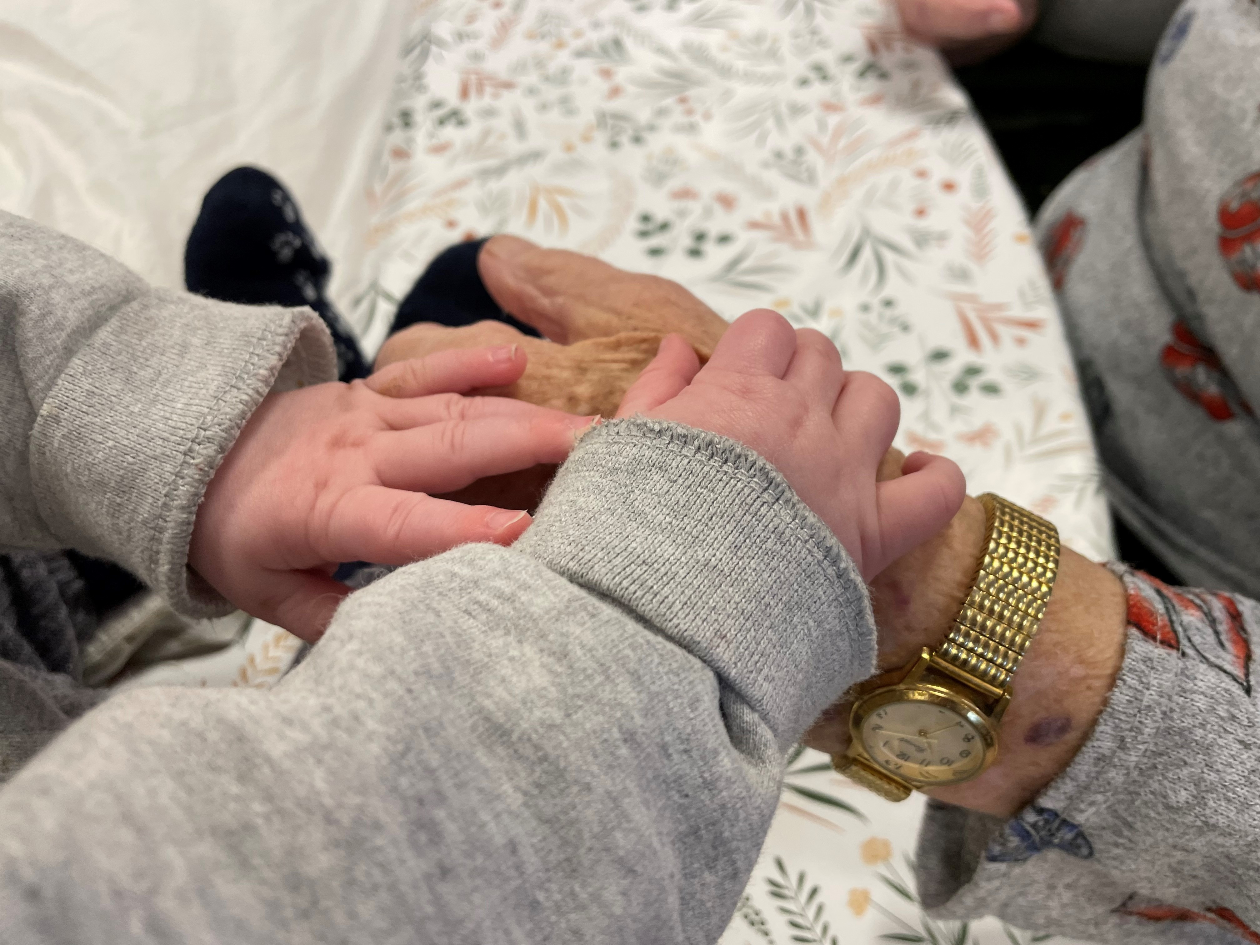 Besøgsbaby bygger bro mellem generationer