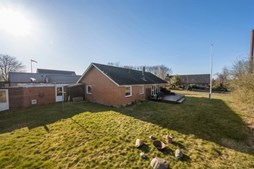 Jernbanegade 30 er til salg for kun 645.000 kr.: Se de billigste boliger til salg i Kibæk her