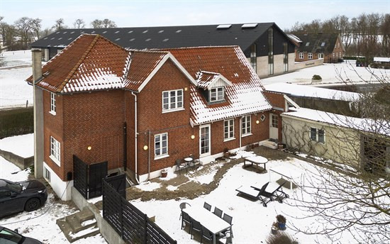 Top 6 over dyreste boliger til salg i Fuglebjerg. Priser op til 5.295.000 kr