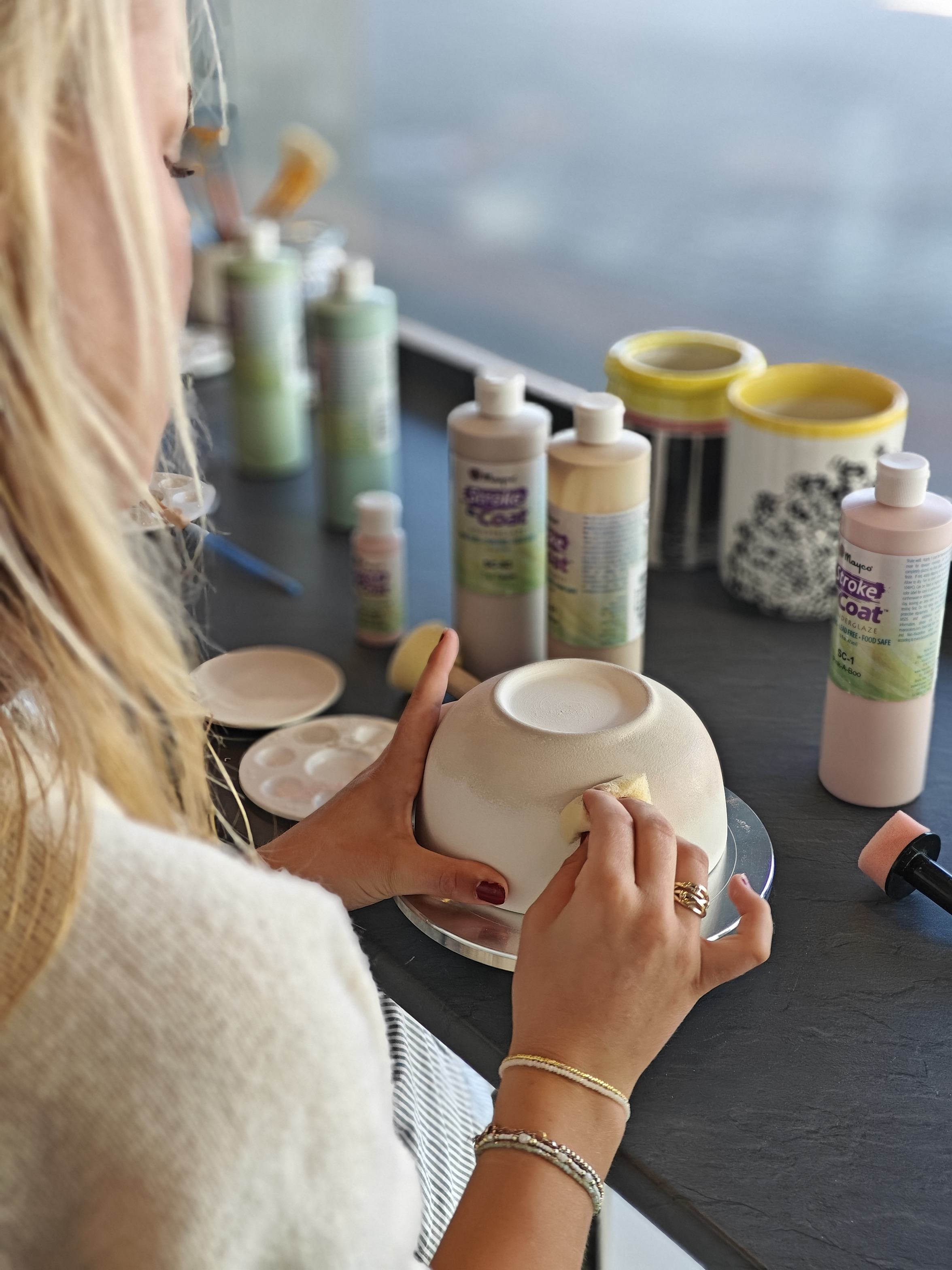 Kreativitet og vin: Mal keramik med Anette Pierce i Birkerød