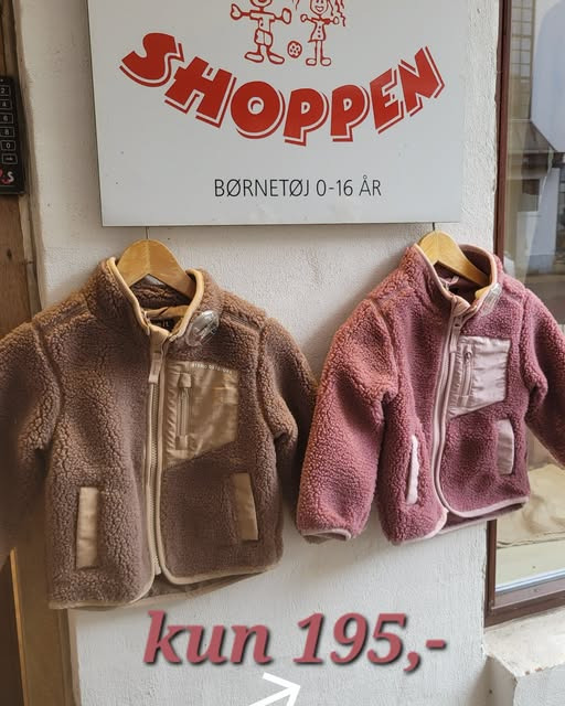 Børneshoppen Brønderslev har Teddy jakke med foer til 195 kroner