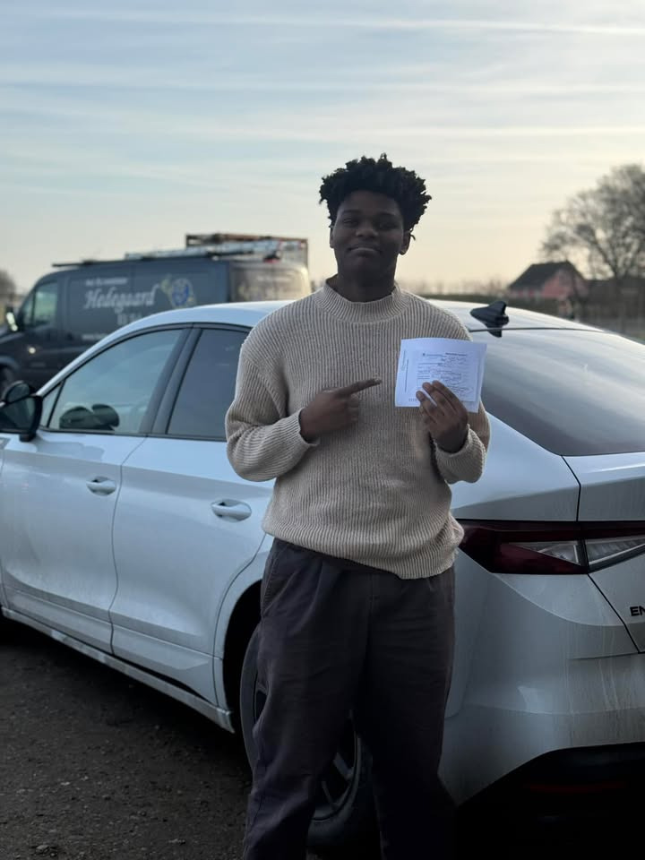 Frisdal Køreskole I/S ønsker stort tillykke til Busisa med bestået køreprøve og ser frem til den nye frisure