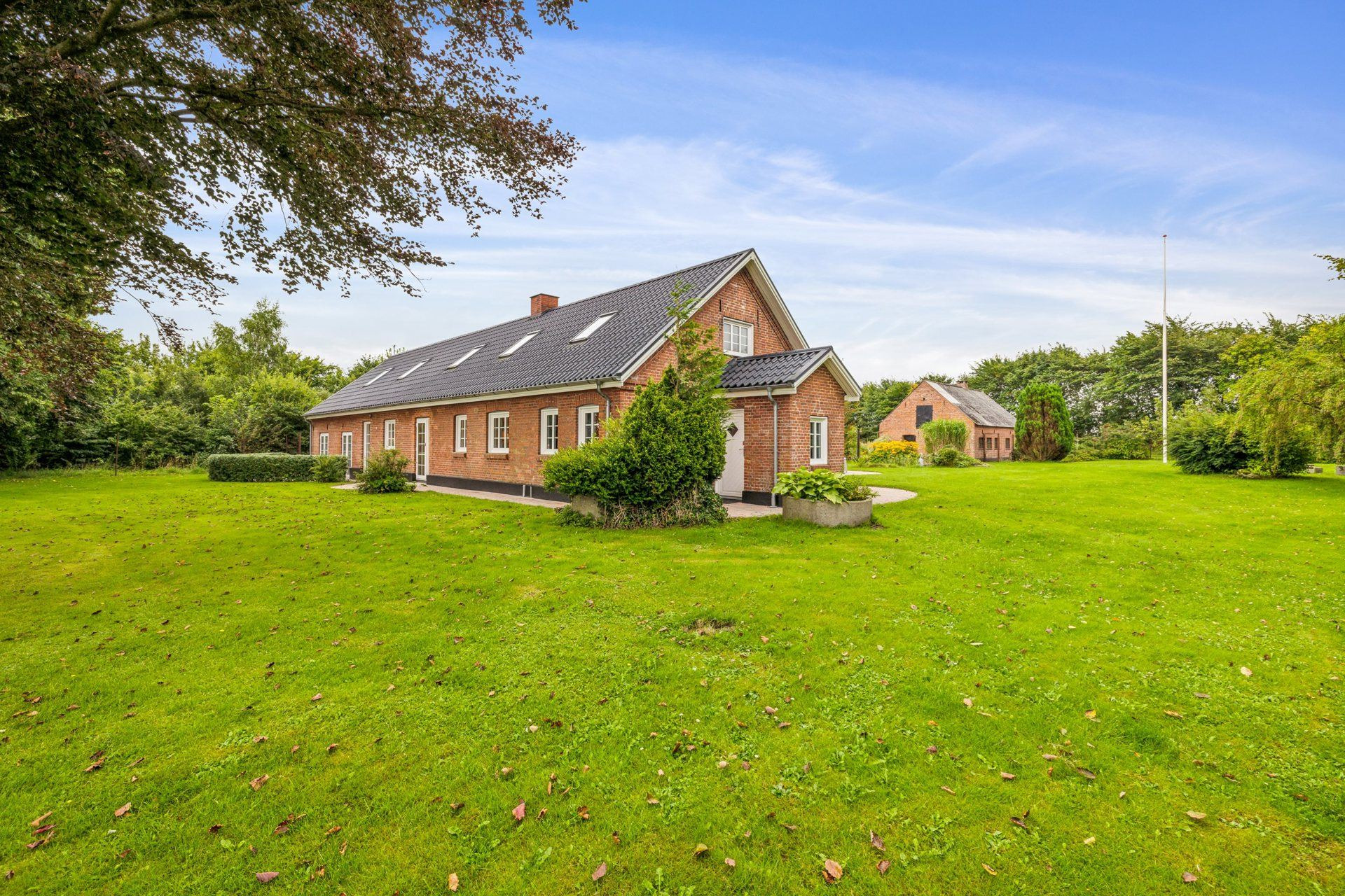 For 1,9  mio. kroner kan du nu få Nørdamvej 11, Tostrup - Se priserne på de dyreste boliger til salg i Møldrup