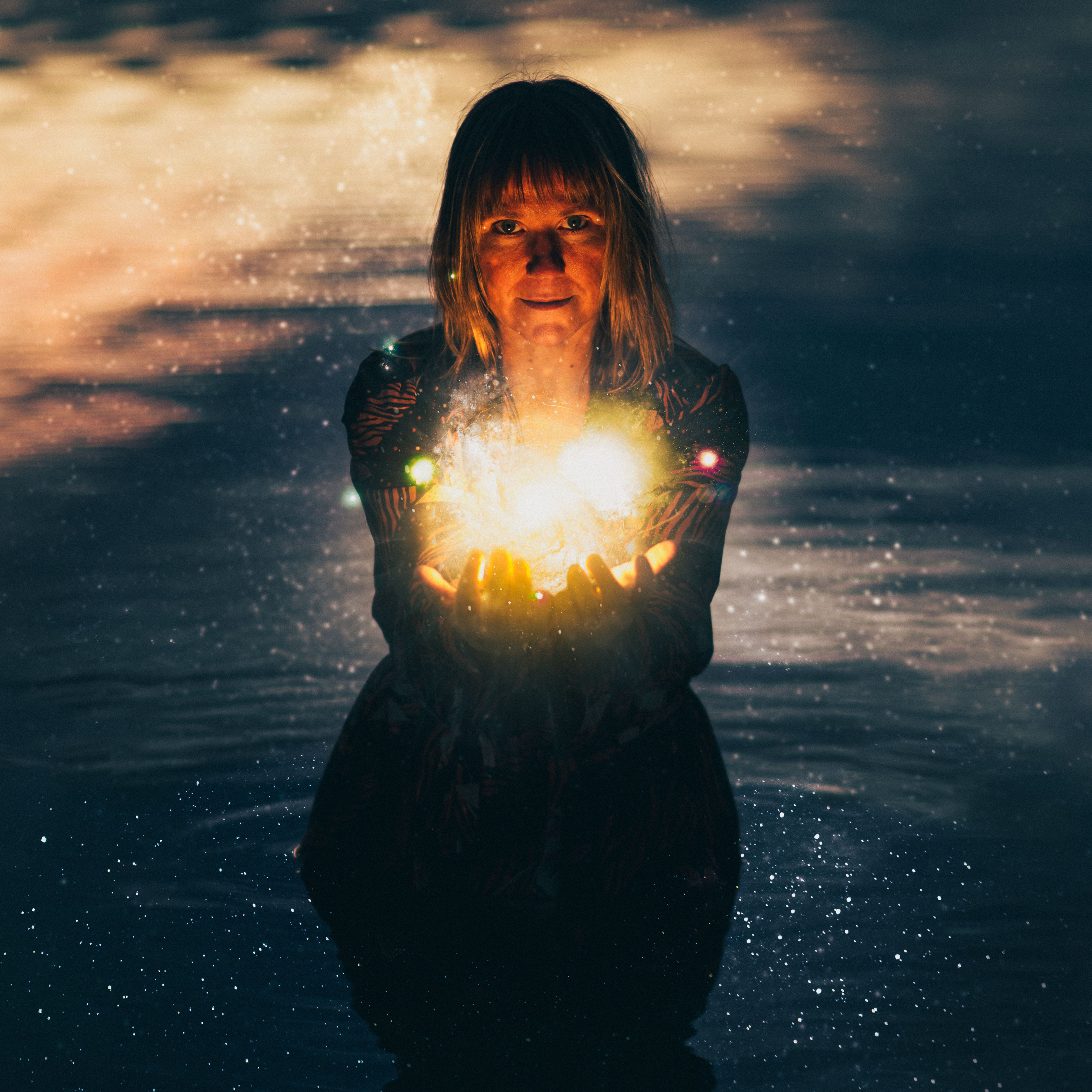 Oplev Camilla Tiedts universalsange i Særløse Kirke